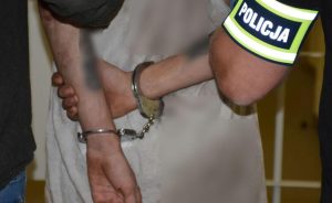 Najpierw rzucał się na policjantów, teraz odpocznie w areszcie. Genialny plan 29-latka nie wypalił [ZDJĘCIA]