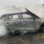 O mały włos od tragedii! Samochód z rodziną w środku nagle stanął w ogniu [ZDJĘCIA]