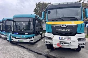 PKS w Rzeszowie z nowymi autobusami. 15 elektryków i mobilne ładowarki za ponad 47 mln zł