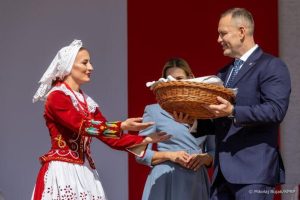 Serce Polski bije na wsi. Prezydent Nawrocki przemawiał na Dożynkach Prezydenckich na Podkarpaciu