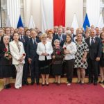 Strzelił do sąsiadki, uratowała ją matka z synem. Dostali medal w Rzeszowie wraz z 59 innymi mieszkańcami regionu [FOTORELACJA]