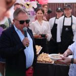 Trwają "Karpaty na Widelcu". Wyjątkowe smaki, Robert Makłowicz i tłumy na rynku w Rzeszowie [ZDJĘCIA]