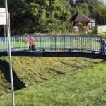 Zaskakująco szybka reakcja służb miejskich po naszej interwencji. Ruszył remont kładki przy ulicy Zajęczej Remont kładki Rzeszów: ruszyły prace na Baranówce | Rzeszów News