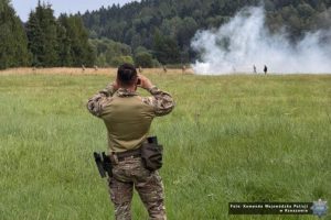 Zielona taktyka i nocne akcje. Policyjni kontrterroryści szlifowali formę w Bieszczadach [ZDJĘCIA]