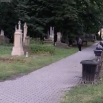 Alkohol na Starym Cmentarzu, ściana zabytkowej świątyni jak toaleta. „To jakaś plaga” Stary Cmentarz Rzeszów: Libacje i profanacja | Rzeszów News