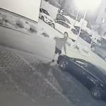 Bezkarny wandal terroryzuje zmotoryzowanych w Rzeszowie. Podali sprawcę "na tacy", a policja... zawiesiła śledztwo [FILMY] Wandal w Rzeszowie niszczy auta. Policja bezradna | Rzeszów News