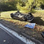 Wypadek trzech aut na Podkarpaciu. Dachowanie w rowie | Rzeszów News