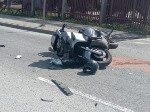 Zderzenie na DK9: kolizja motocykla z samochodem osobowym. Ruch wahadłowy Zderzenie DK9 Kolbuszowa. Zderzenie auta i motocykla | Rzeszów News3